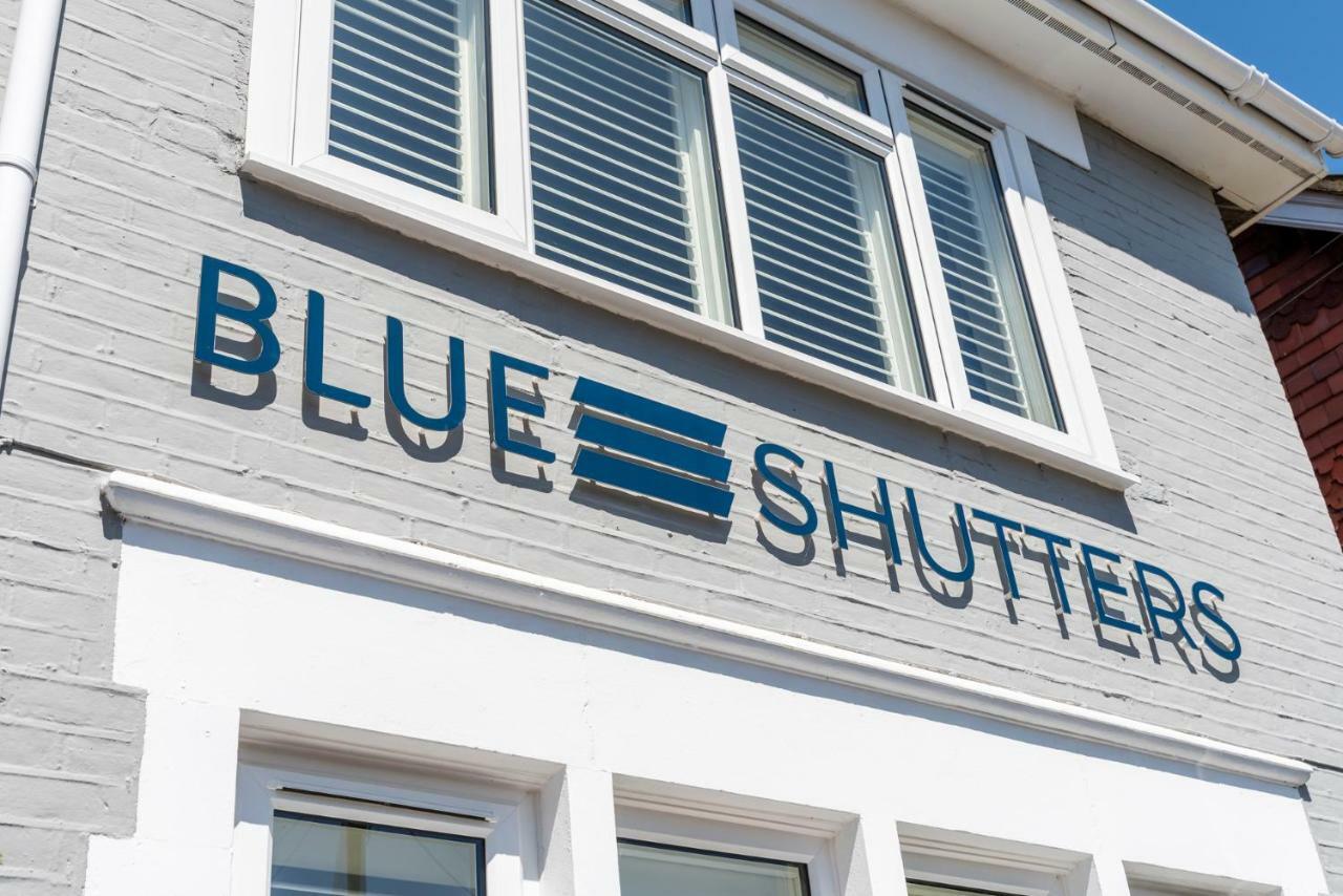 Blueshutters 호텔 풀 외부 사진